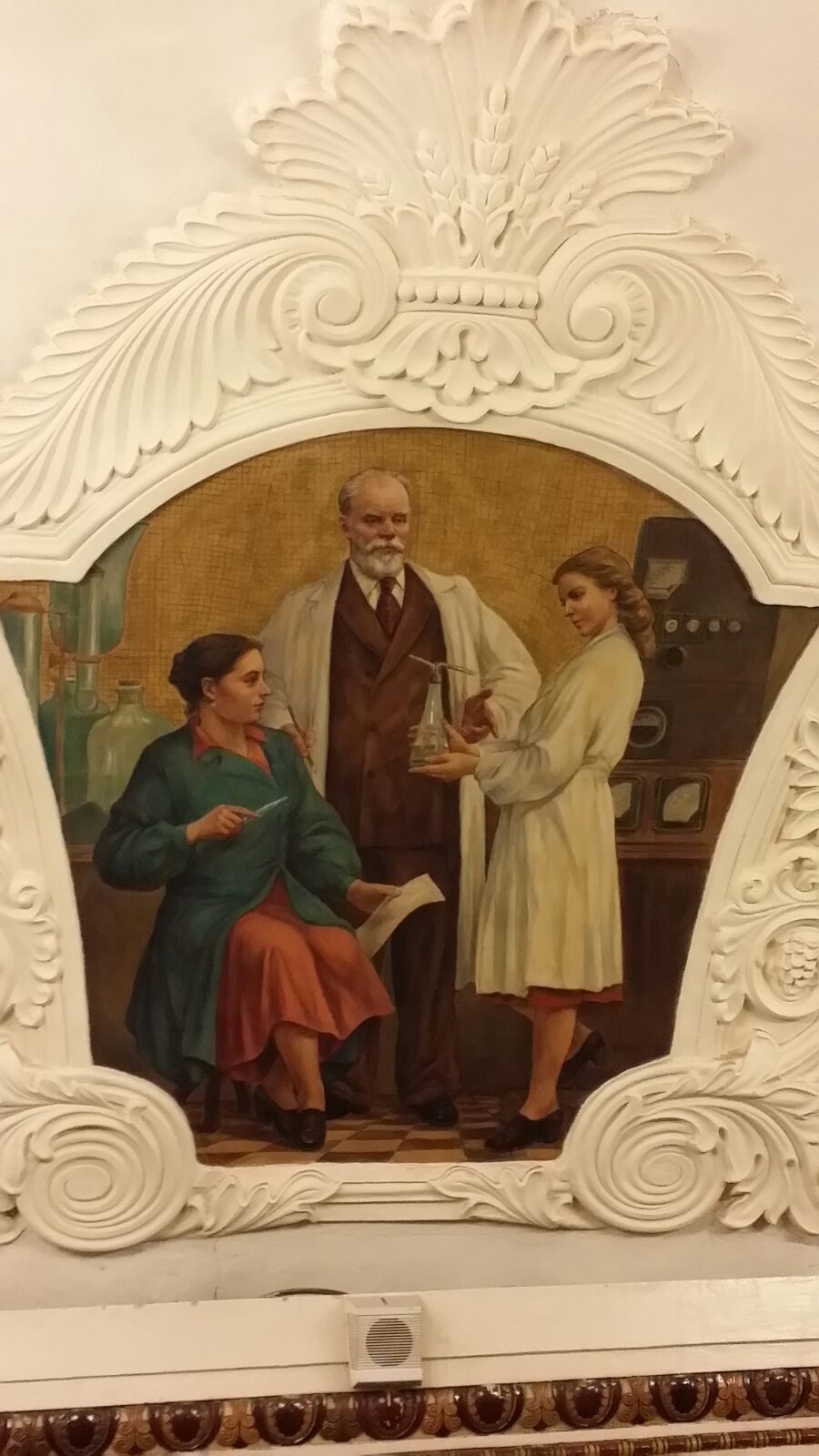 The chemical scientists, Moscow Metro (by V.Rapaccini and F.Miconi).jpg